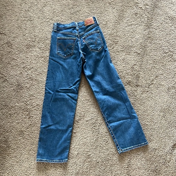 Levi’s Ribcage Straight Ankle Jeans - Picture 2 of 4